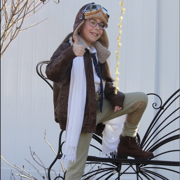 Meet your Posher, be sure to bundle to save❤️ - Picture 9 of 16